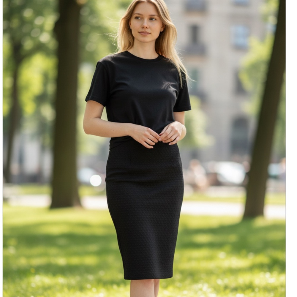 LOFT Black Textured Pencil Skirt